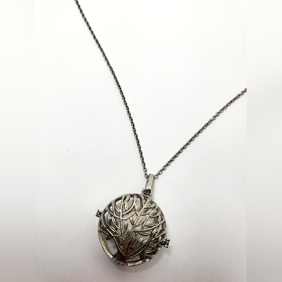 Essential Oil Aromatherapy Pendant - Picture 2 of 5